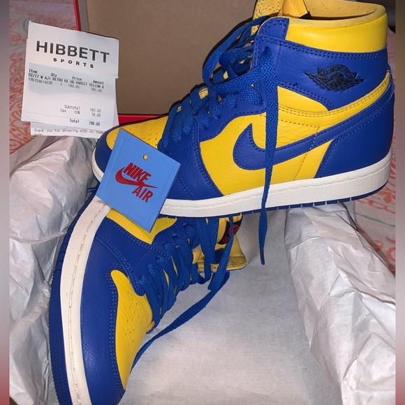 FLASH SALE(Ending SOON)‼️ Air Jordan 1 “Laney” Women Size 6 - Picture 3 of 3